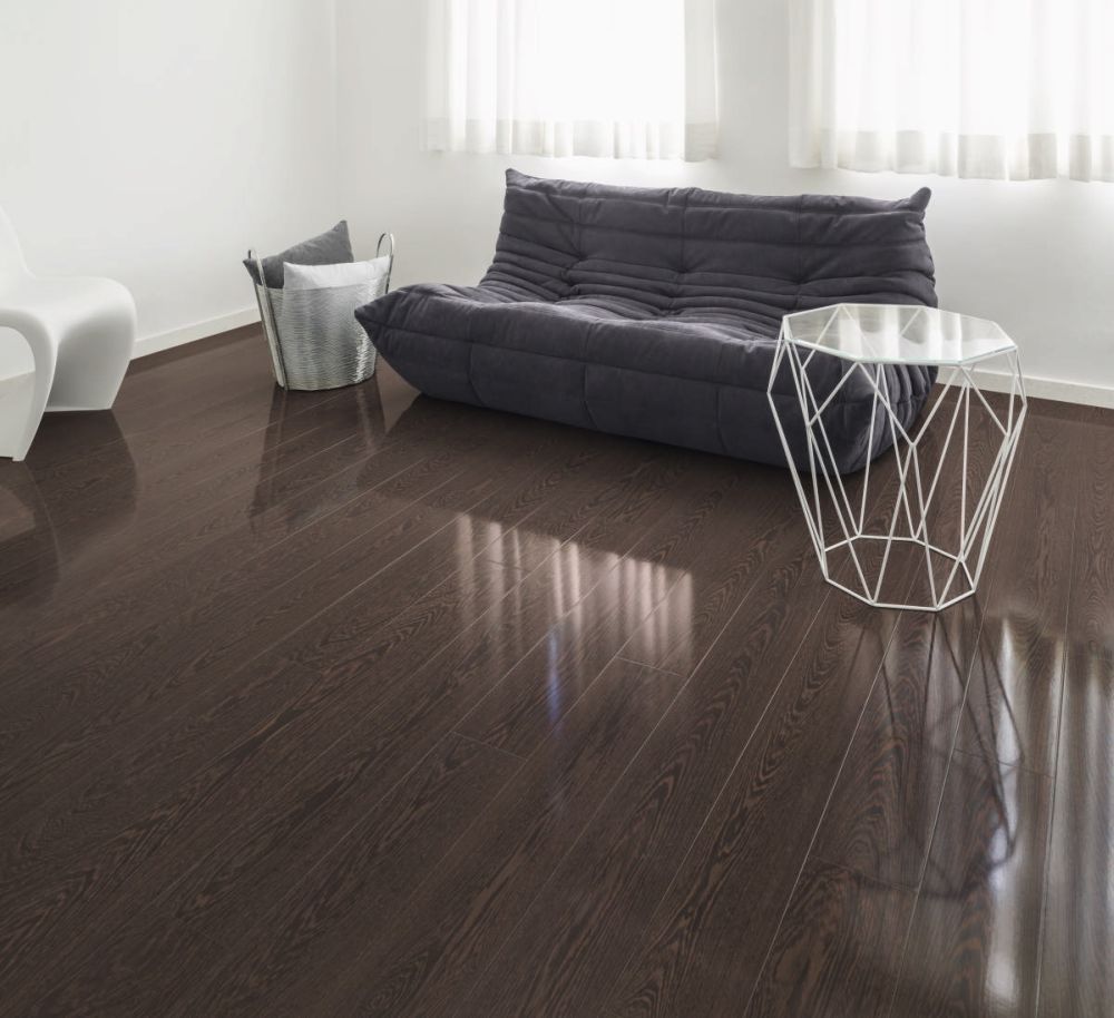 глянцевый белый ламинат в интерьере